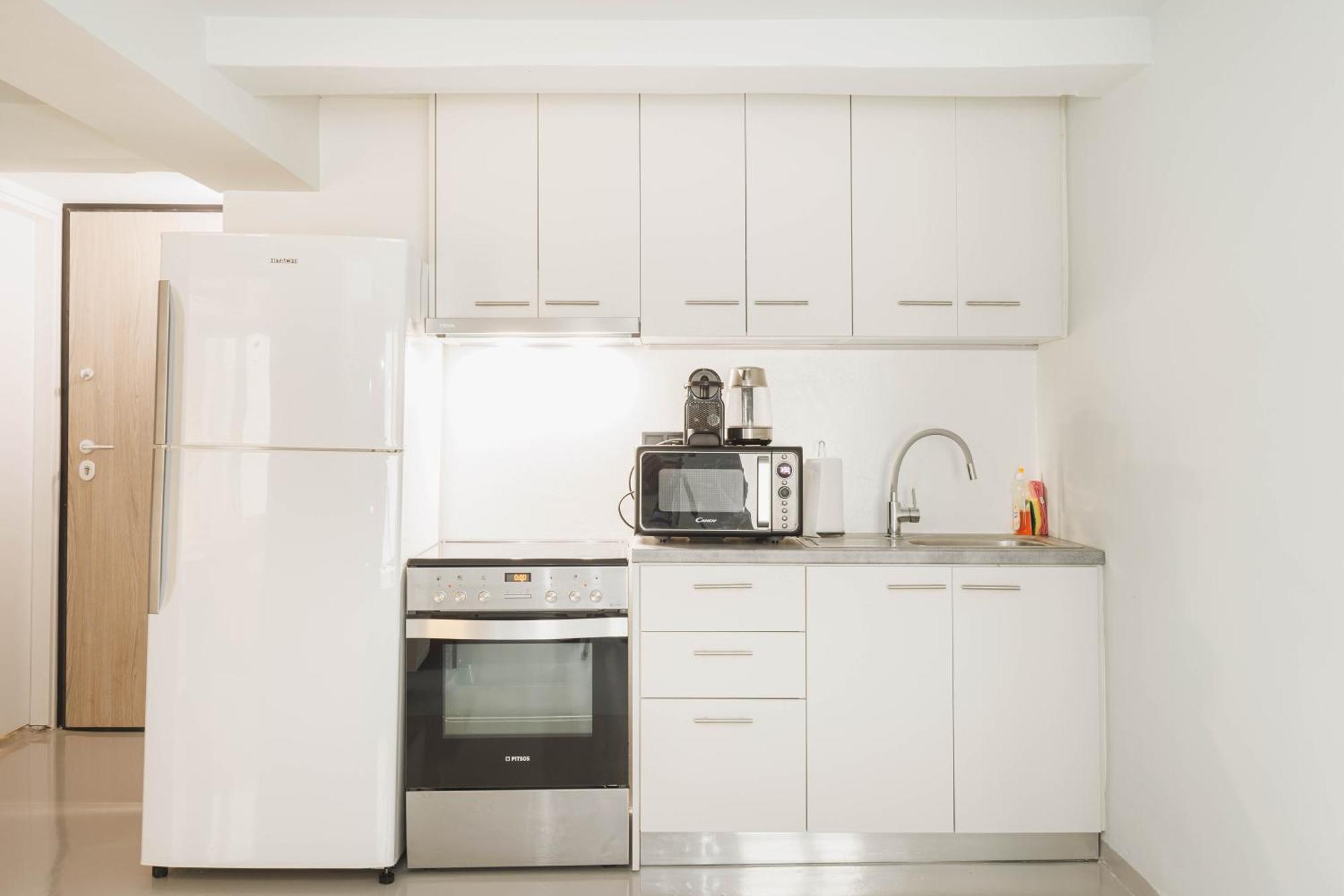 Appartamento Beautiful Underground Nest With Prv Terrace Atene Esterno foto